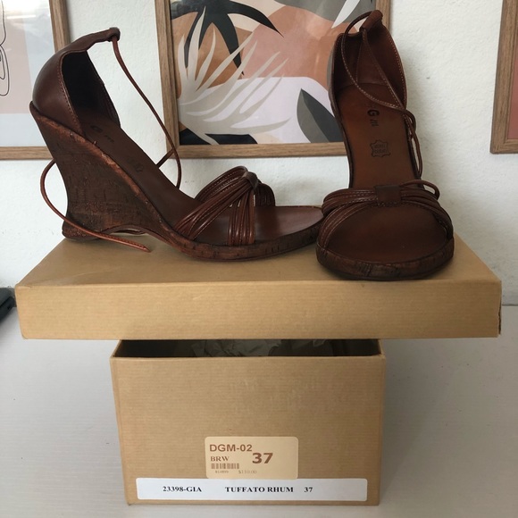 DGM Wedge Heels - Picture 2 of 2